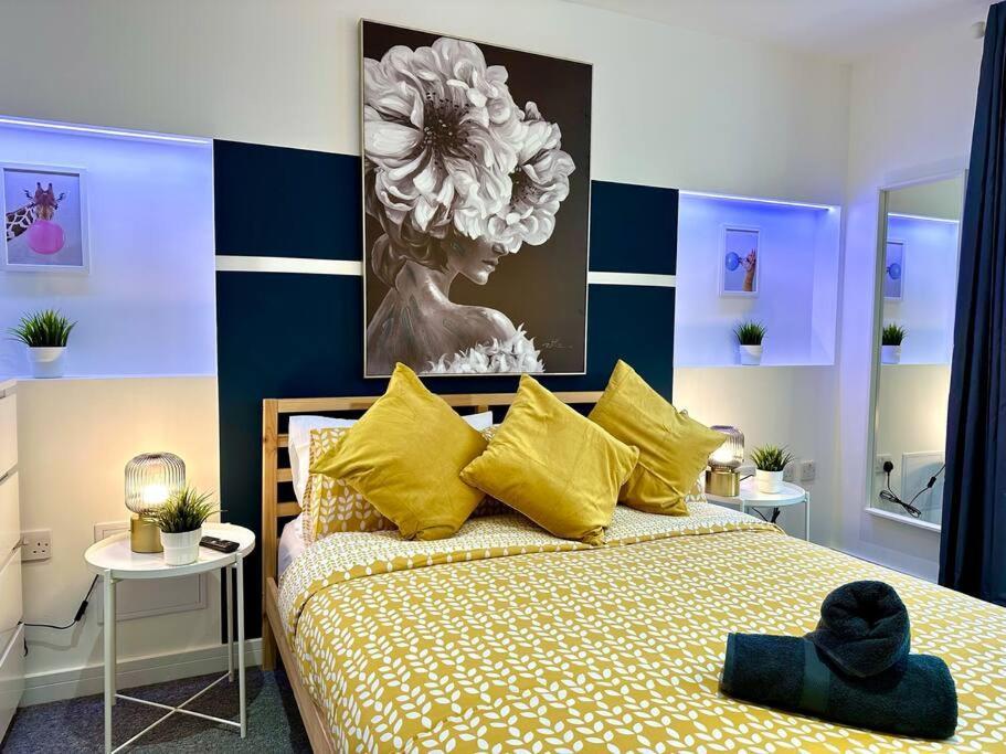 Massive New 8 Bedroom House Sleeps Up To 21 - Accepts Groups - Great Location - Free Parking - Fast Wifi - Smart Tvs - Sleeps Up To 21 People - Close To Bournemouth & Poole Town Centre & Sandbanks Exterior foto