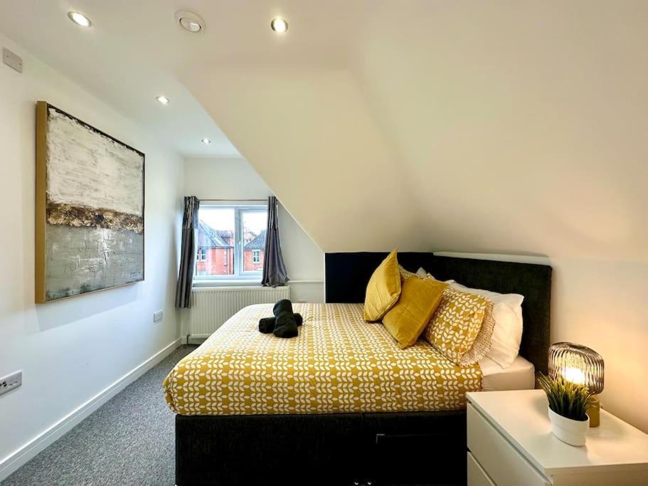 Massive New 8 Bedroom House Sleeps Up To 21 - Accepts Groups - Great Location - Free Parking - Fast Wifi - Smart Tvs - Sleeps Up To 21 People - Close To Bournemouth & Poole Town Centre & Sandbanks Exterior foto